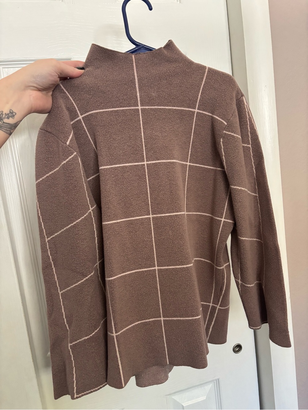 Grid-Pattern Mauve Knit Pullover